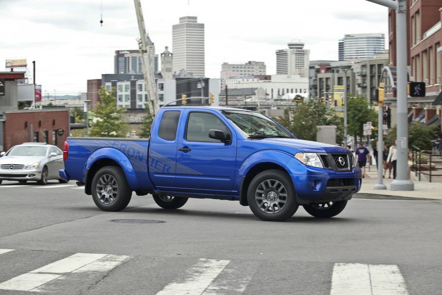  Nissan Frontier Sport Appearance Package 2012 года  (фото 15 из 17)